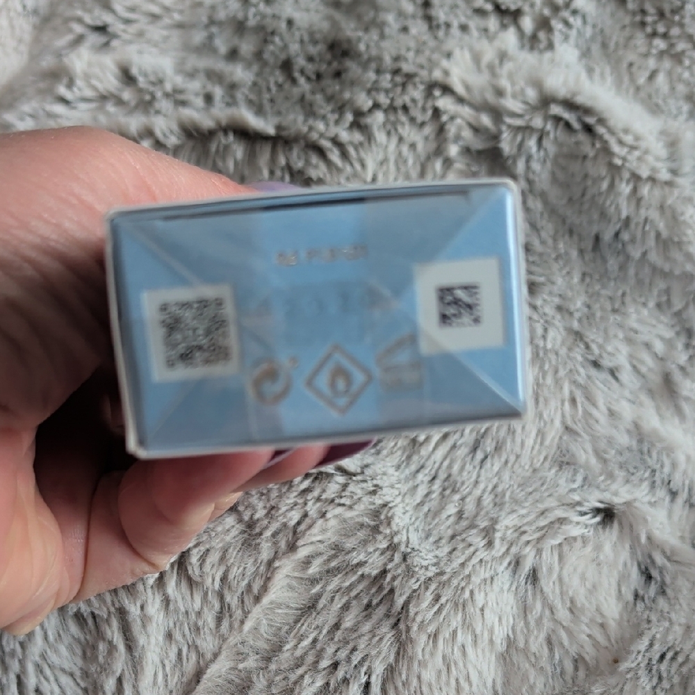 Dolce & Gabbana Light Blue Eau de Toilette in Blue and White - Picture 5 of 6